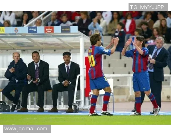 签足球合同的背后故事与职业生涯的转折点分析